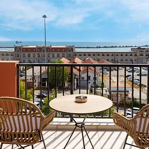 https://apt-limanis-sea-view.hotelschalkidiki.net