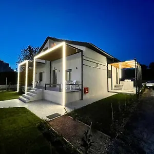 https://agora-lx-studios-suites.hotelschalkidiki.net